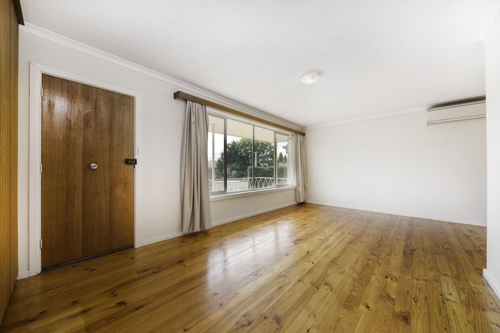 1 Kennerley Street, Curtin ACT 2605, Image 2
