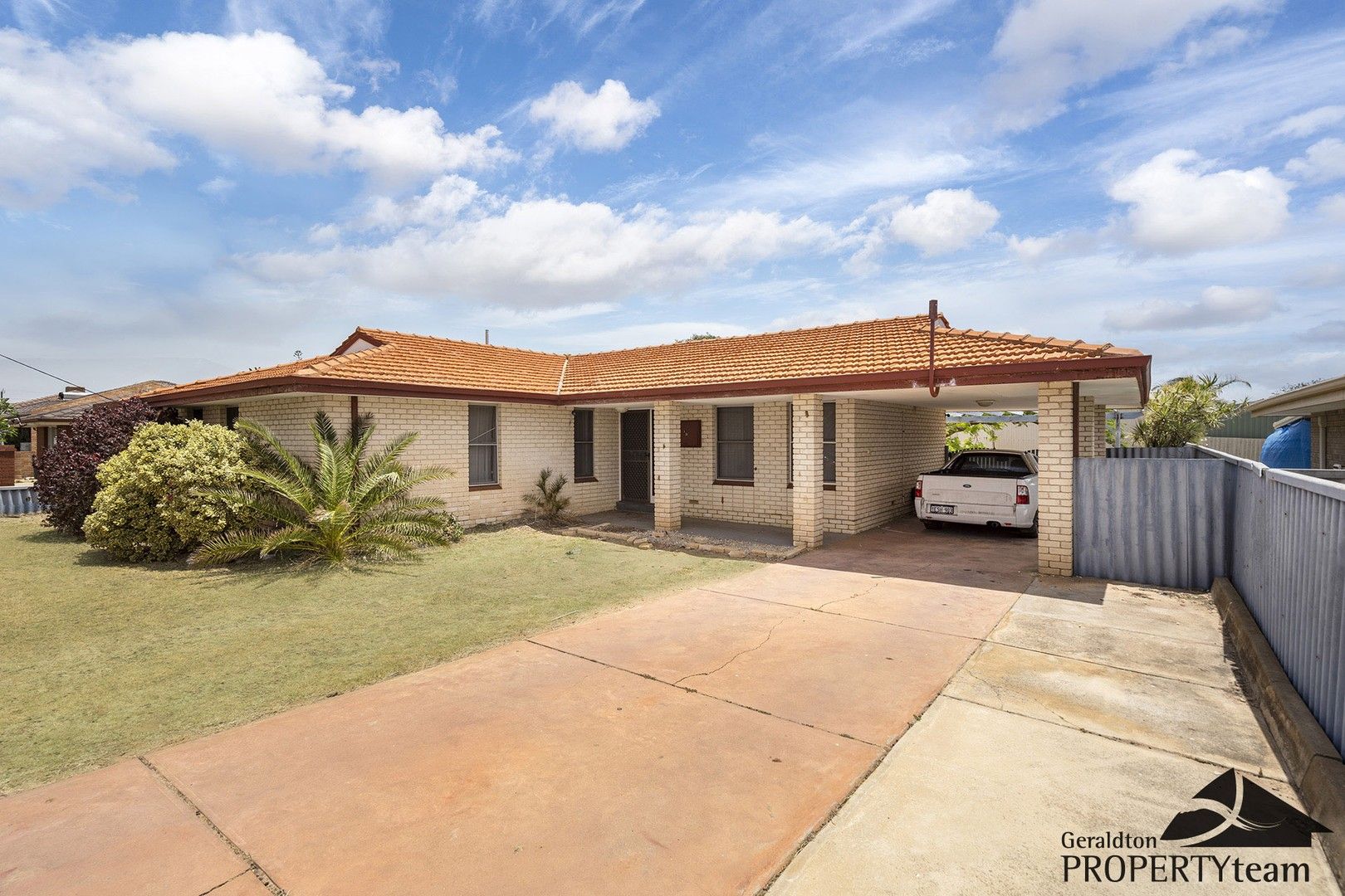 4 bedrooms House in 13 Hakea Street TARCOOLA BEACH WA, 6530