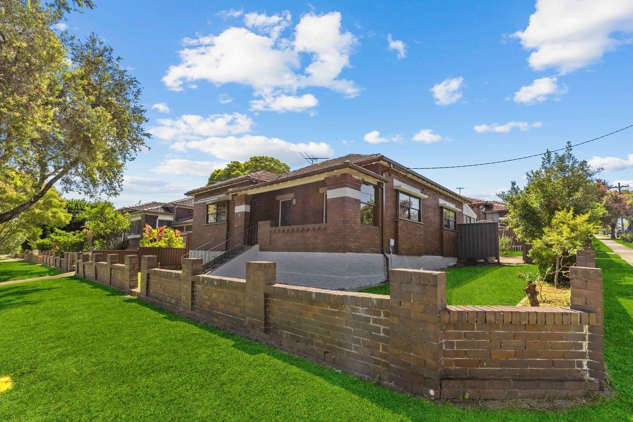 4 bedrooms House in 3 Cross Street CAMPSIE NSW, 2194