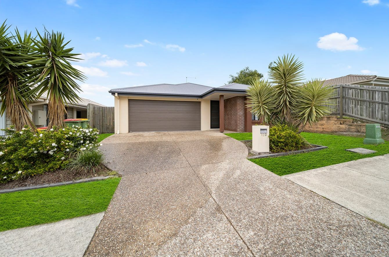 4 bedrooms House in 123 Dixon Drive PIMPAMA QLD, 4209