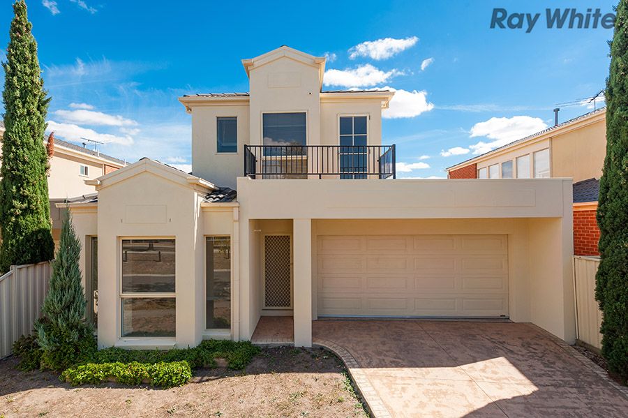 3 bedrooms House in 28 Malabar Street ROXBURGH PARK VIC, 3064