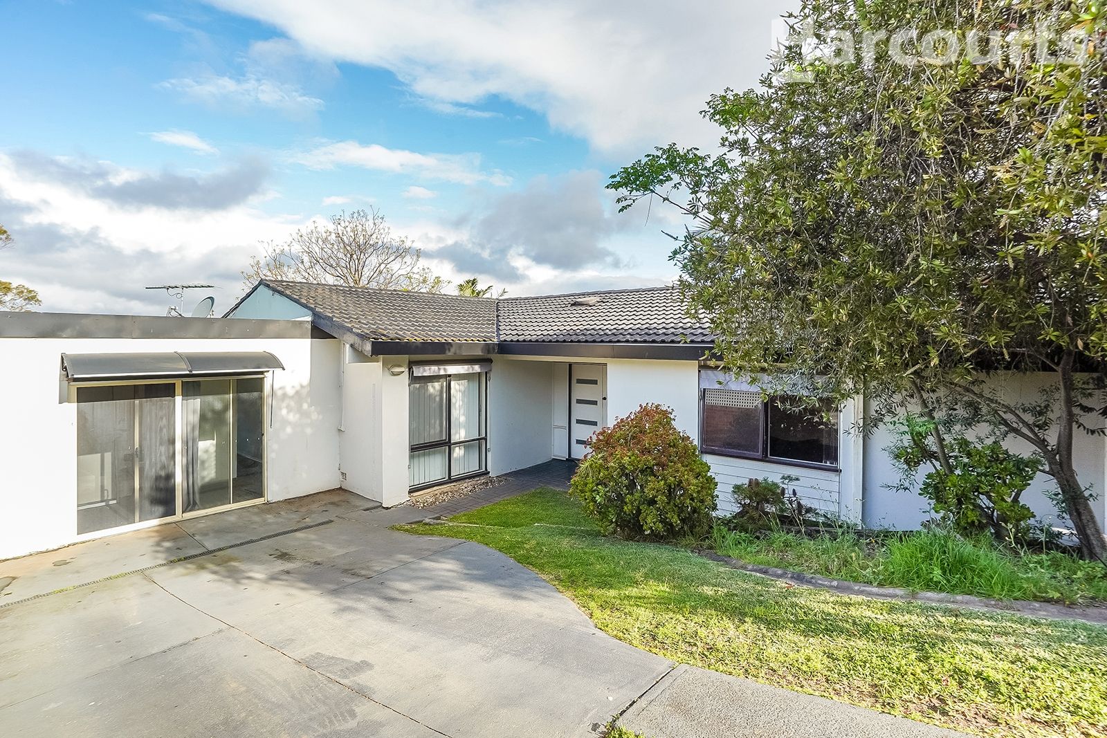 10 Pine Avenue, Bradbury NSW 2560, Image 0