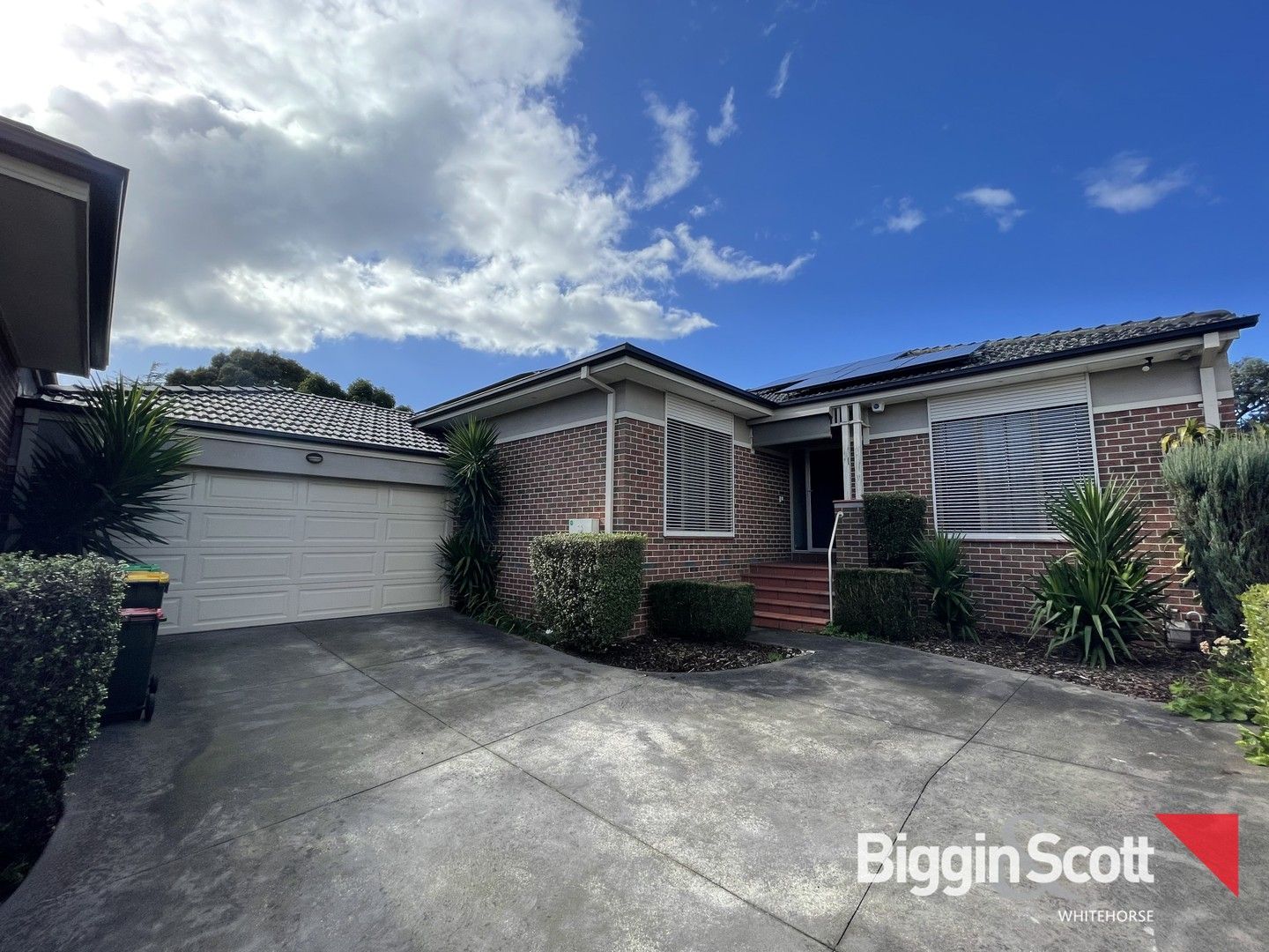 3 bedrooms Apartment / Unit / Flat in 33A Leeds Street DONCASTER EAST VIC, 3109