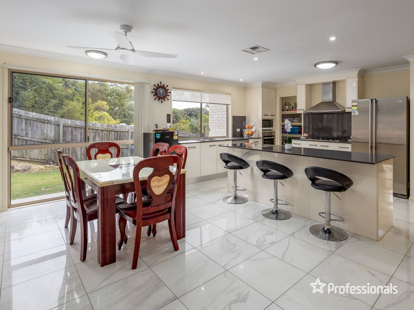 31 Leatherwood Drive, Arana Hills QLD 4054, Image 2