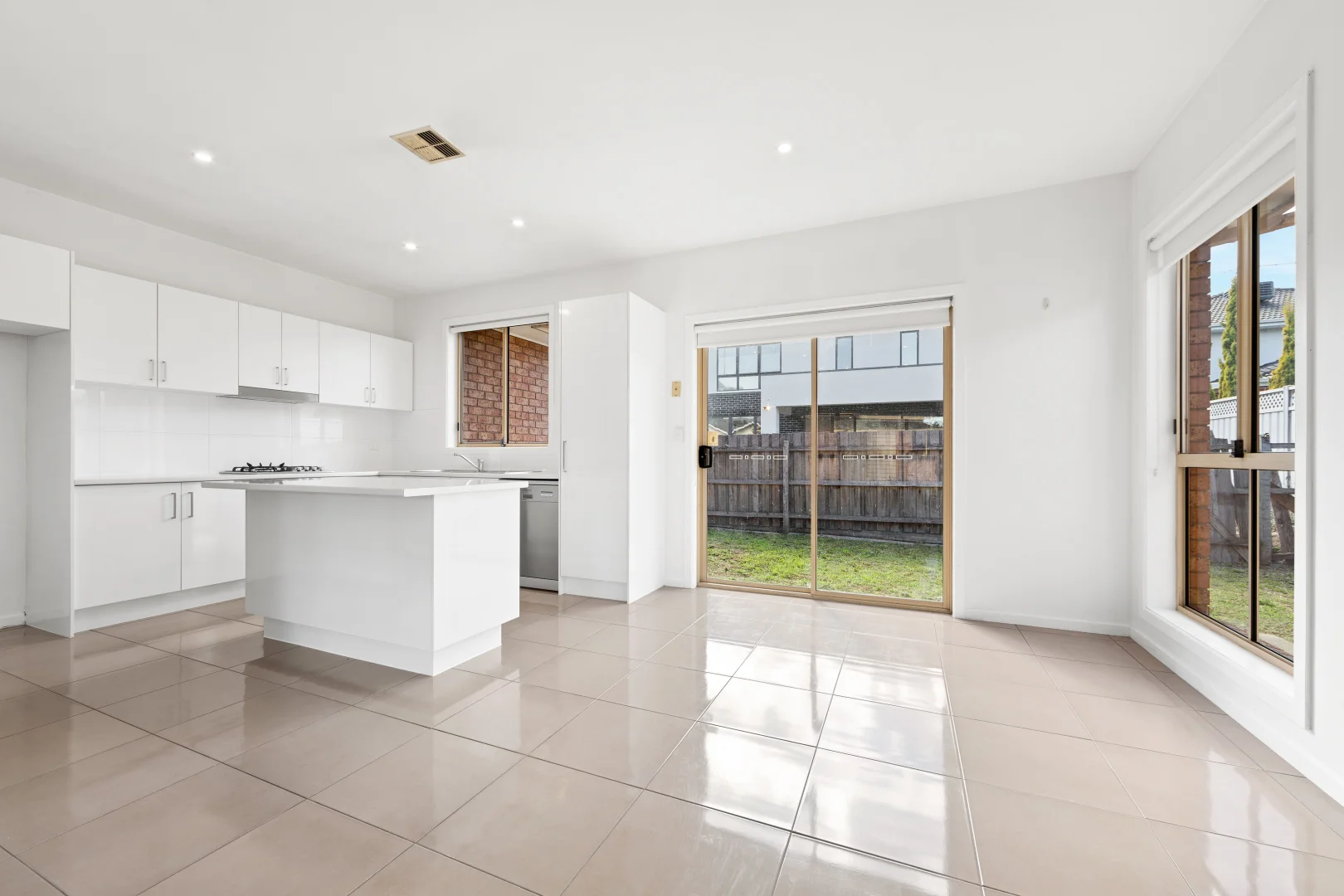 Additional image 7 of 2/46 Woodland Street, Strathmore VIC 3041