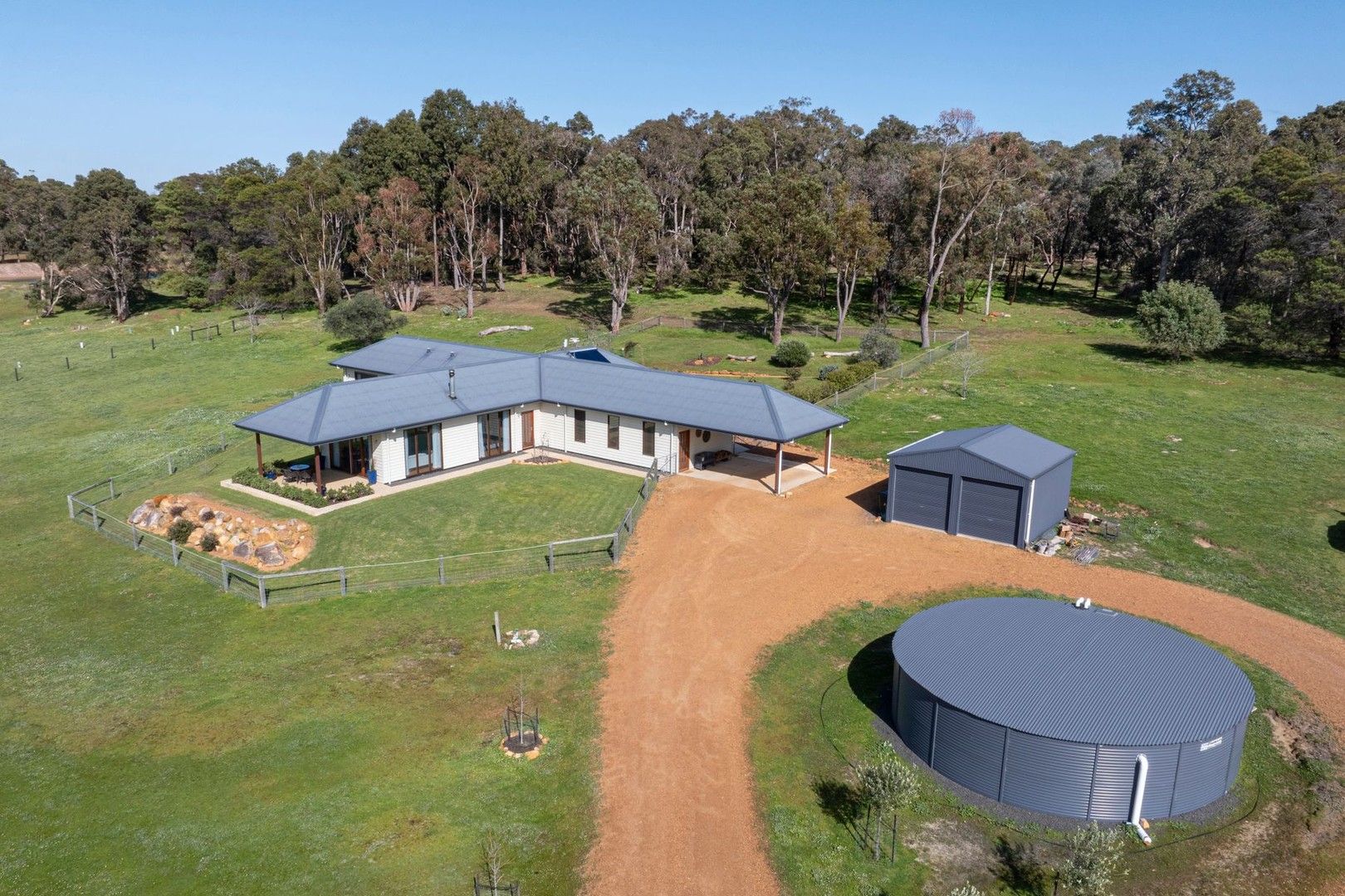 3 bedrooms House in 34 Hebrides Close QUINDALUP WA, 6281