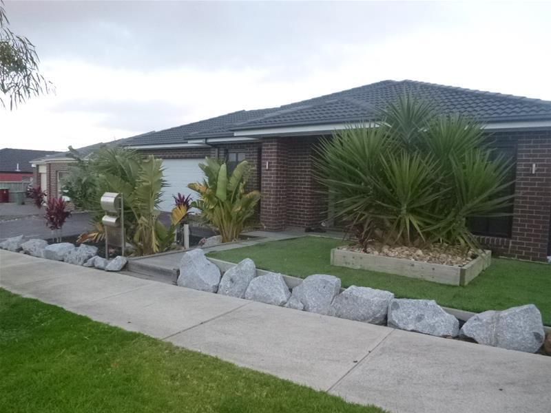 11 Charlbury Crescent, Cranbourne North Property History & Address