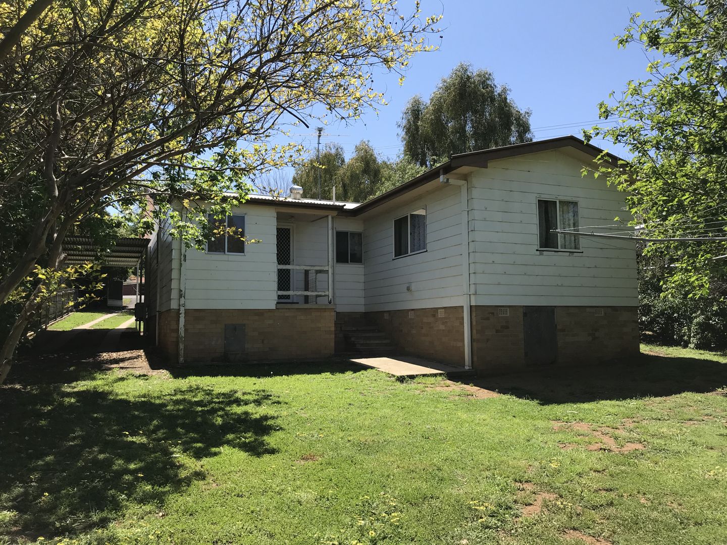 409a Armidale Road Tamworth Nsw 2340 House For Rent 300 Domain