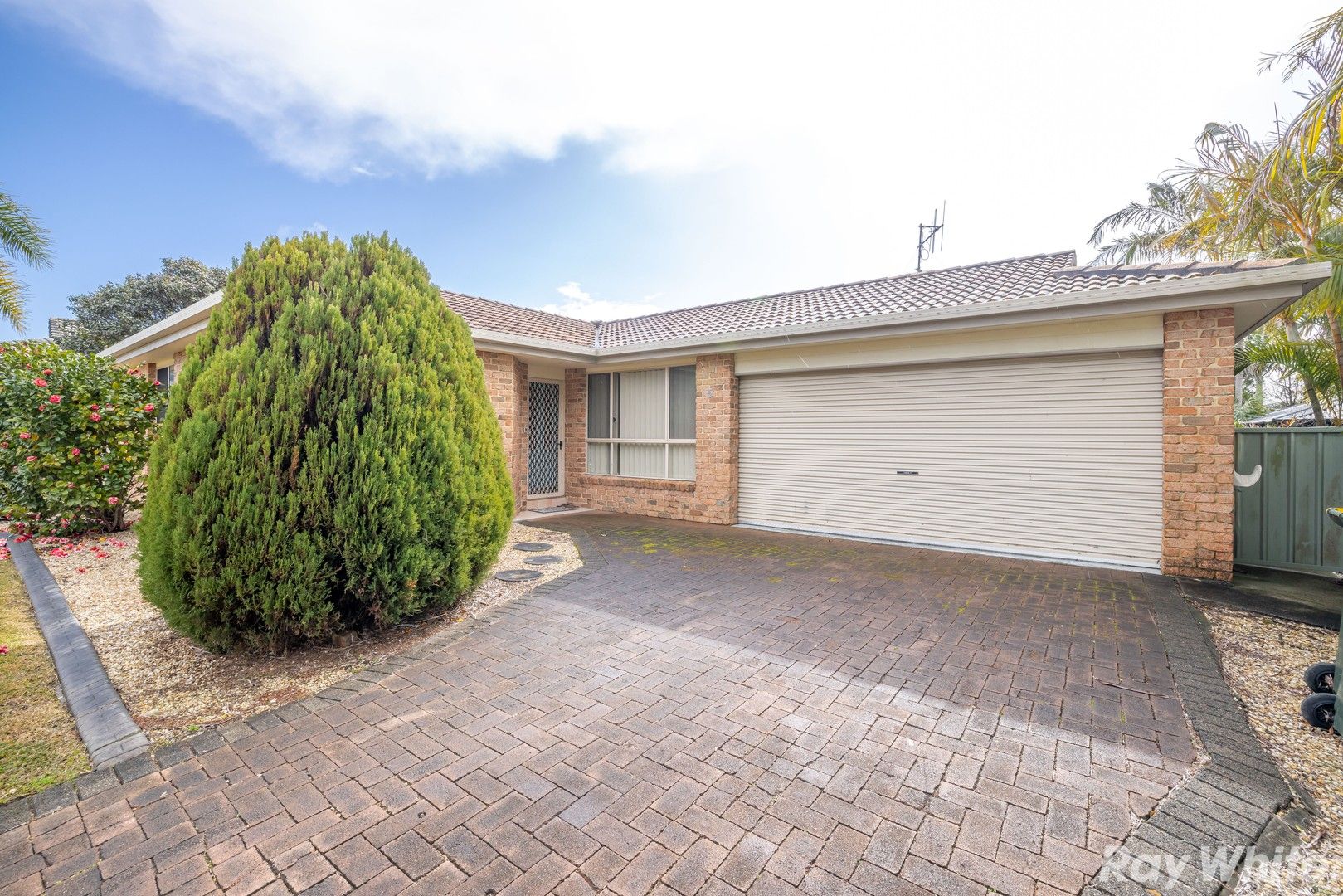 3 bedrooms House in 5 The Corso FORSTER NSW, 2428
