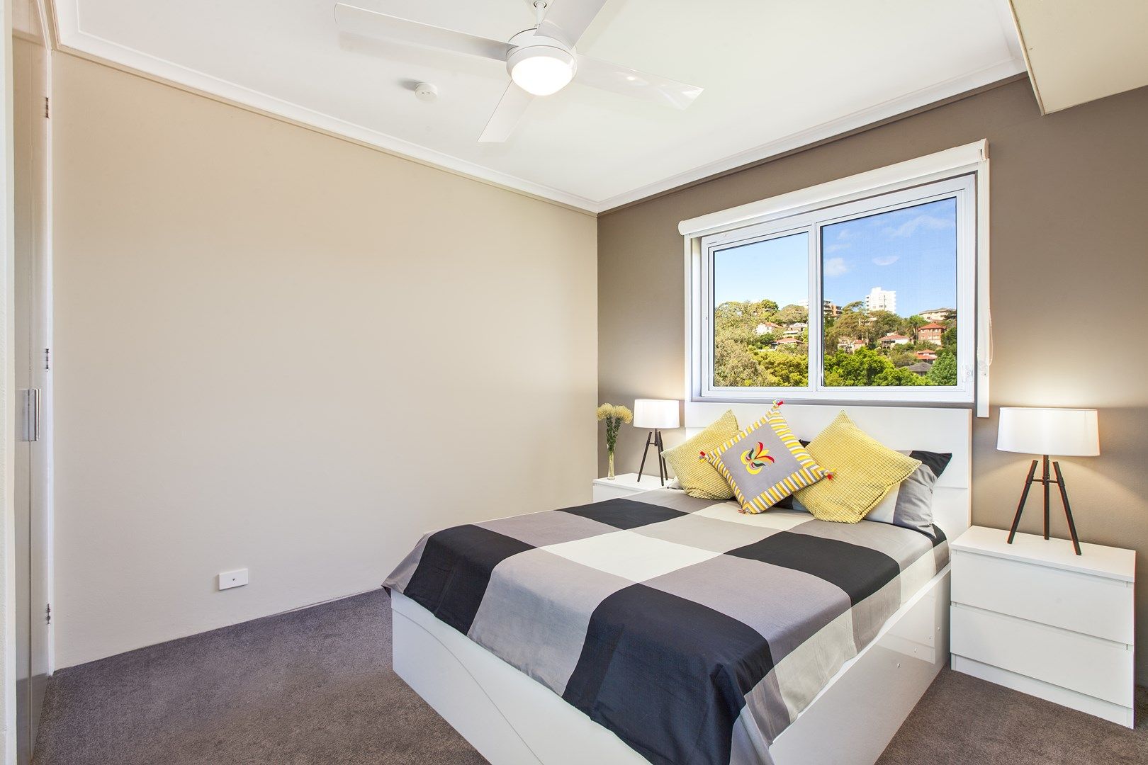 1 bedrooms Apartment / Unit / Flat in 11/16 Eaton Street NEUTRAL BAY NSW, 2089