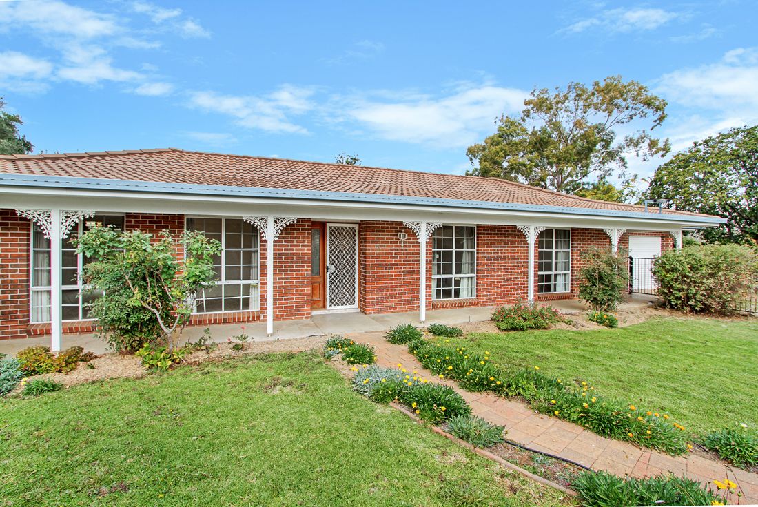 2 Blake Place, East Tamworth NSW 2340