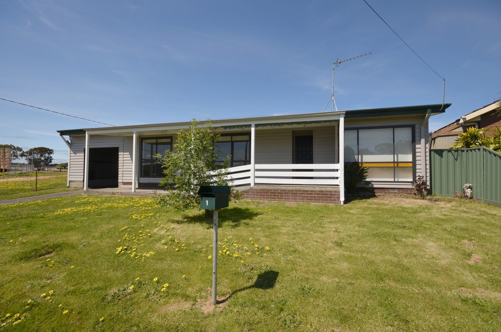 3 bedrooms House in 1 Whitta Street SEBASTOPOL VIC, 3356