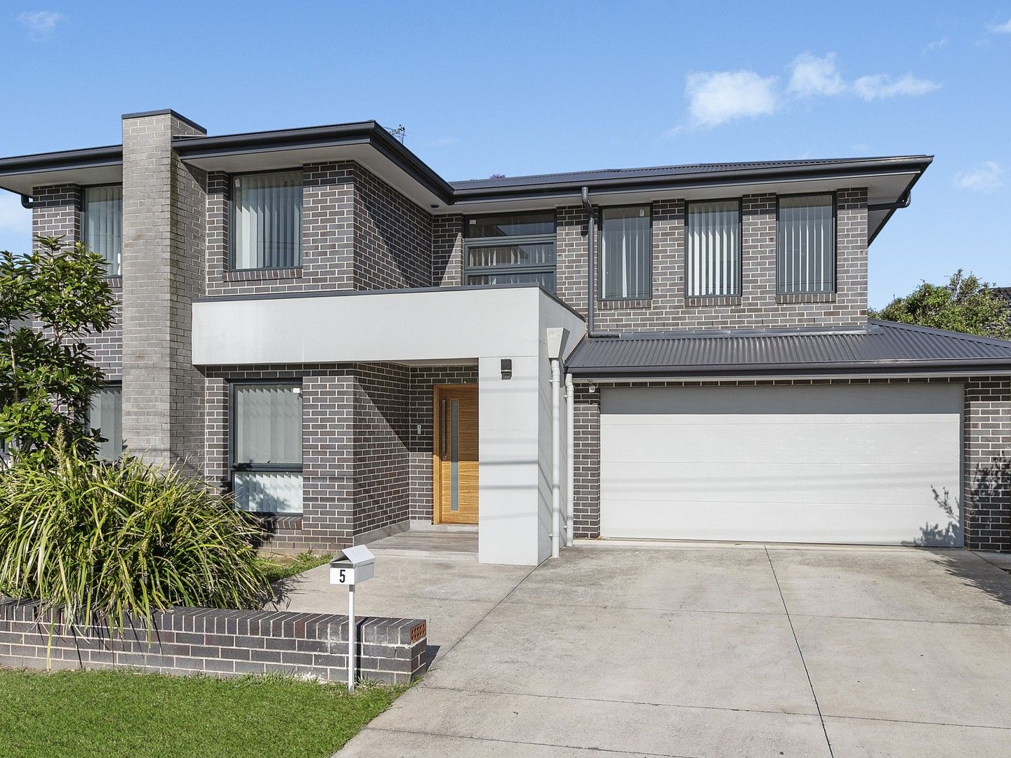 4 bedrooms House in 5 Alt Street SMITHFIELD NSW, 2164
