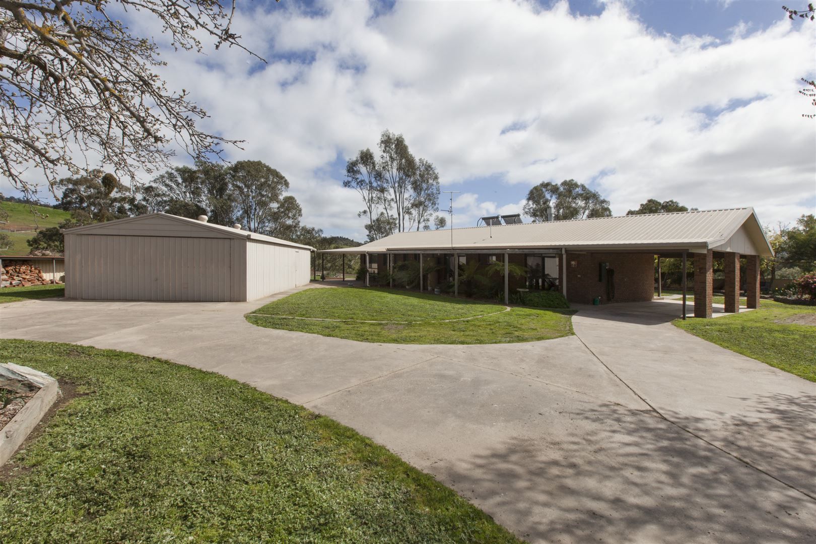 98 Green Street, Elmhurst VIC 3469, Image 2