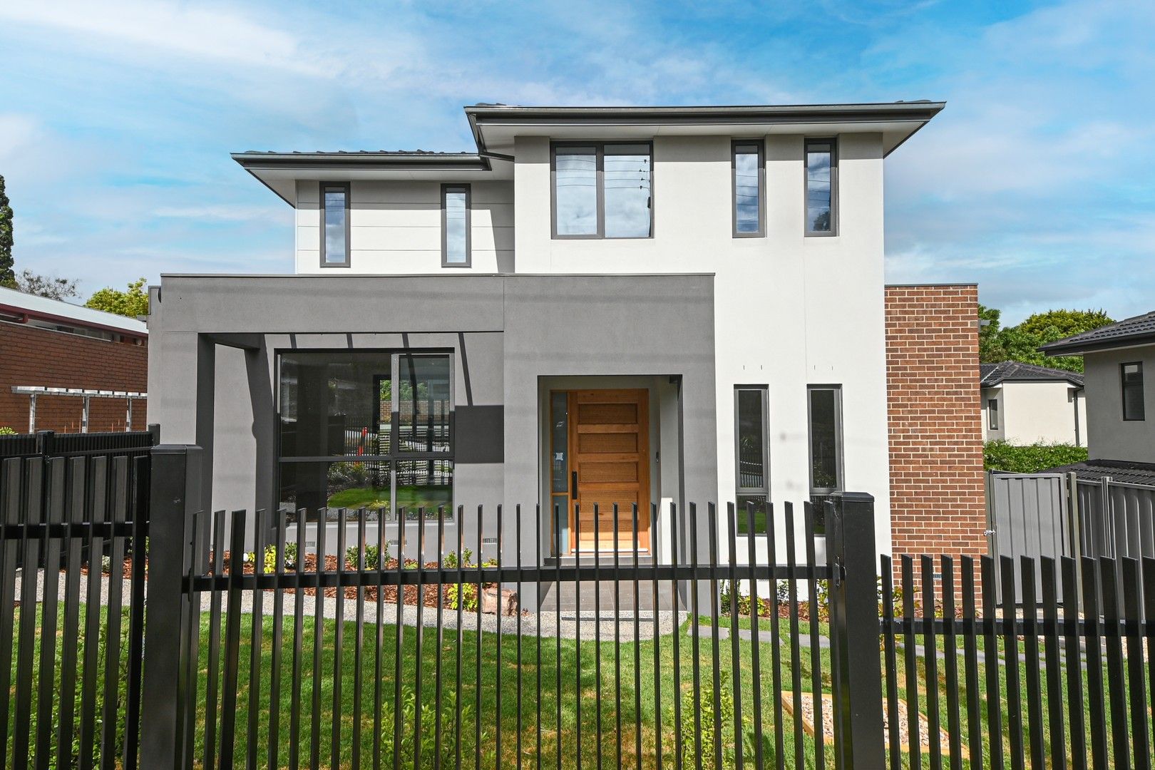 4 bedrooms House in 1/14 Stephensons Place MOUNT WAVERLEY VIC, 3149