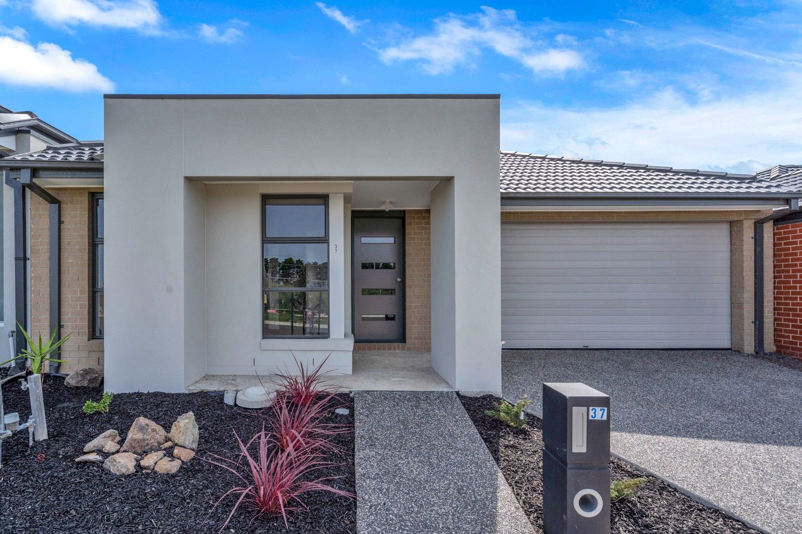 3 bedrooms House in 37 Satinwood Cres DONNYBROOK VIC, 3064