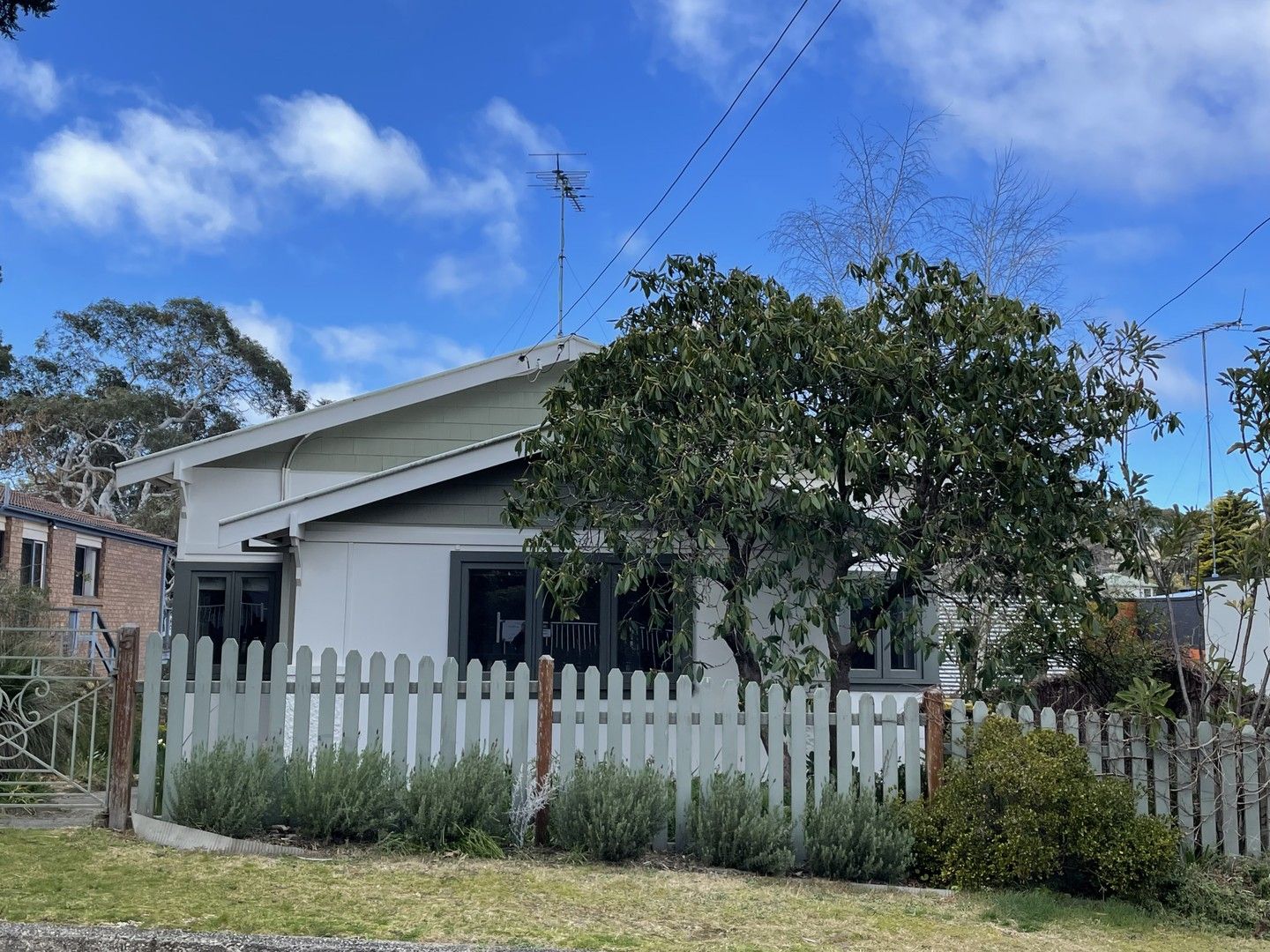 2 bedrooms House in 5 Eveleigh Avenue BLACKHEATH NSW, 2785