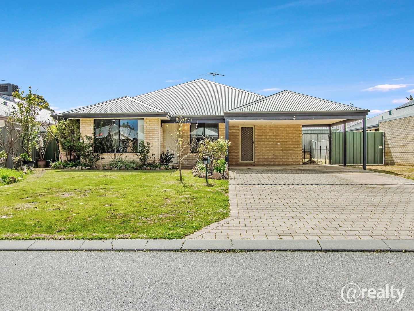 4 bedrooms House in 4 Winchester Court WELLARD WA, 6170