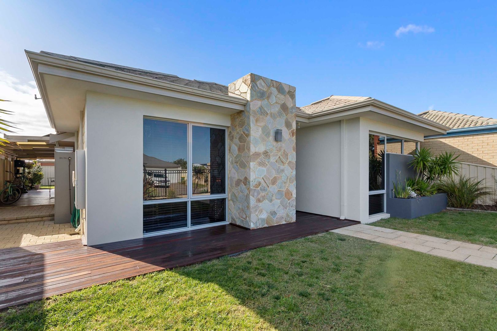 22 SALOME CRESCENT, Lakelands WA 6180, Image 2