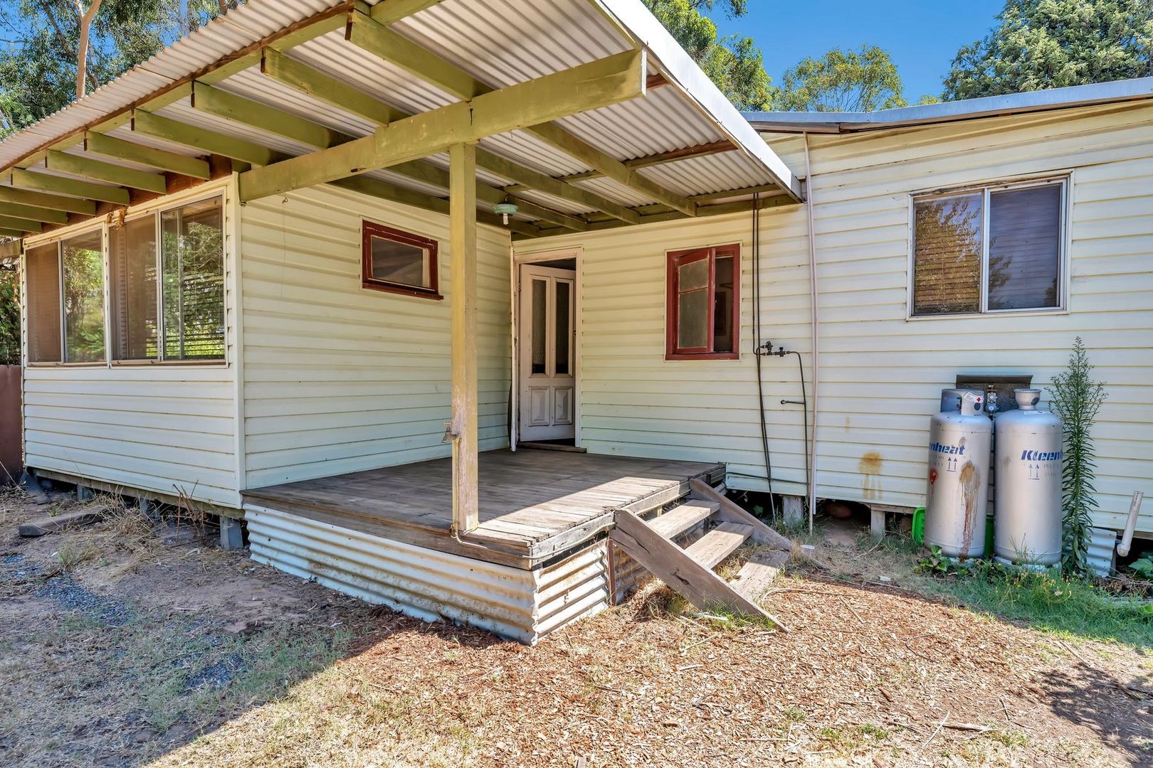 18 Holyoake Road, Dwellingup WA 6213, Image 1