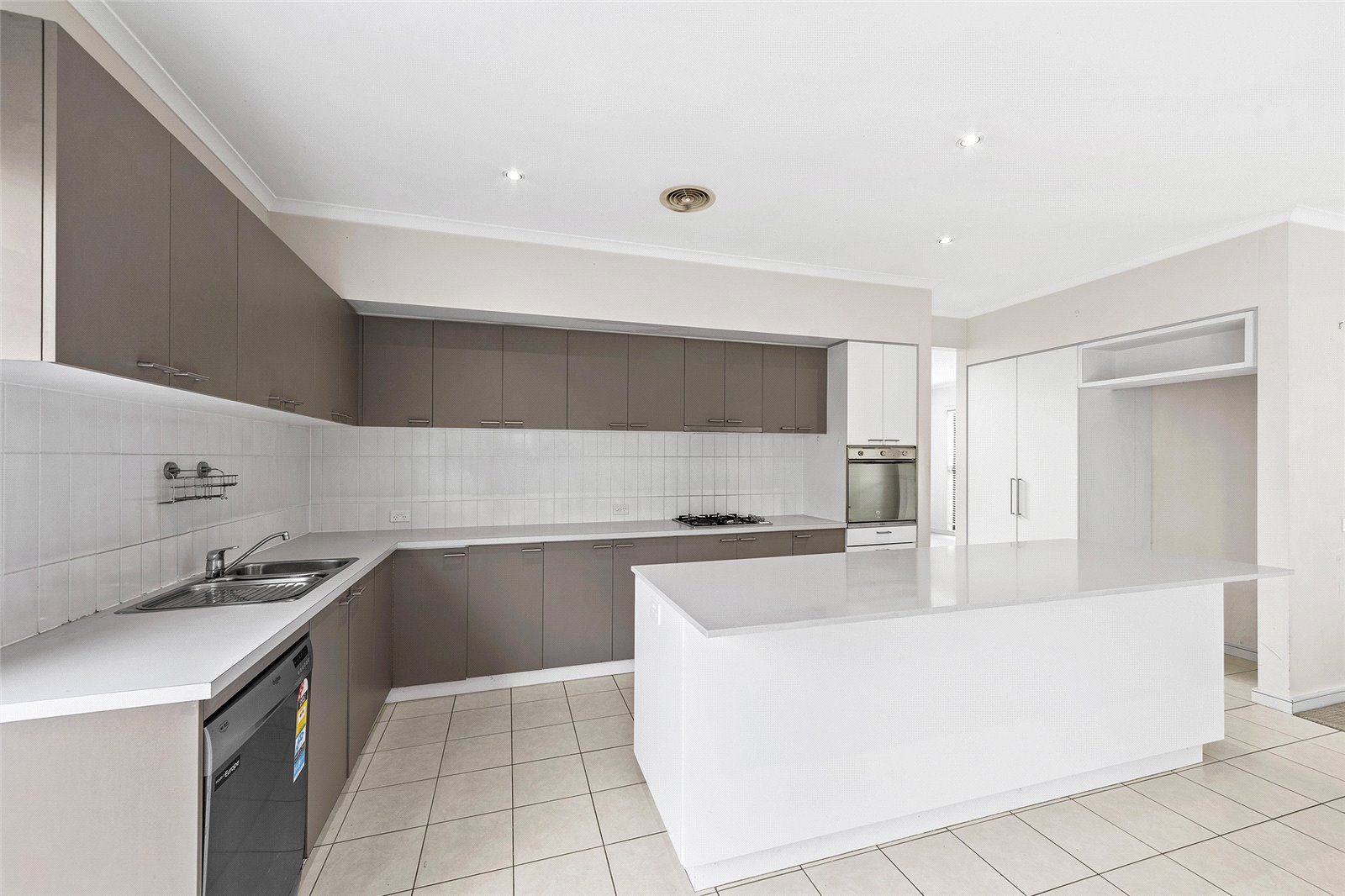 18 St Crescent, Heatherton VIC 3202 House For Rent 750 Domain