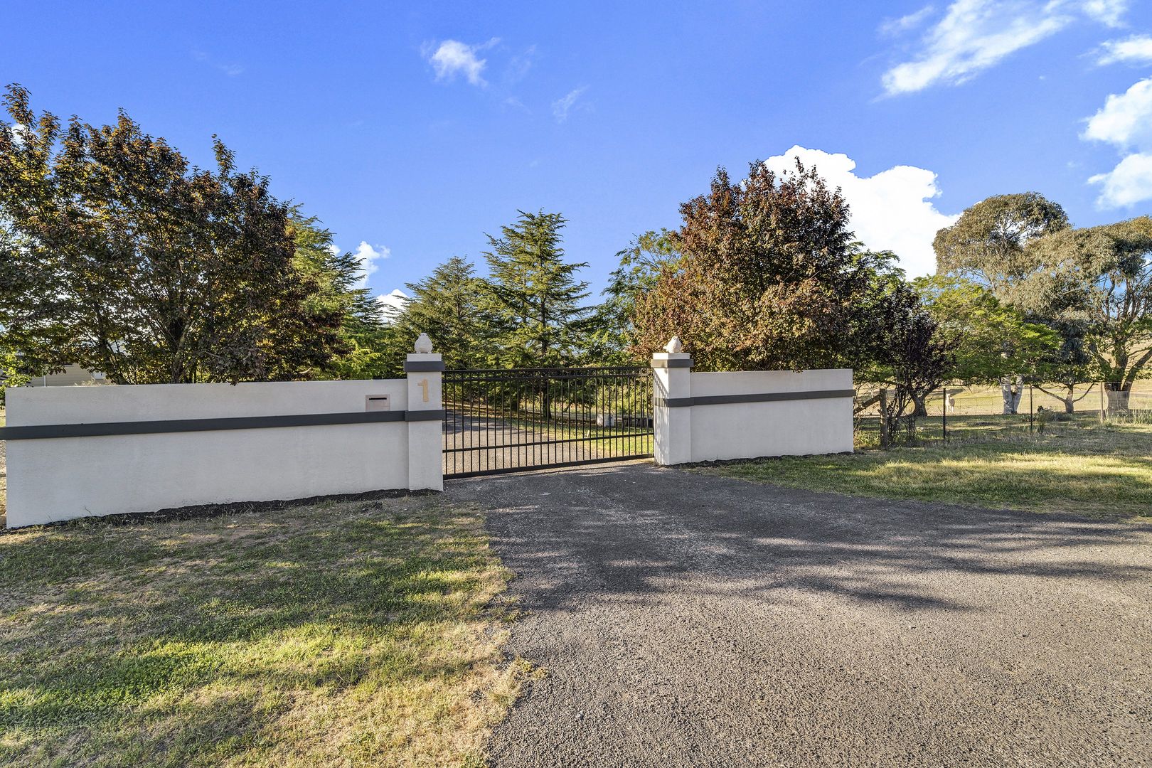1 Shearsby Crescent, Yass NSW 2582, Image 1