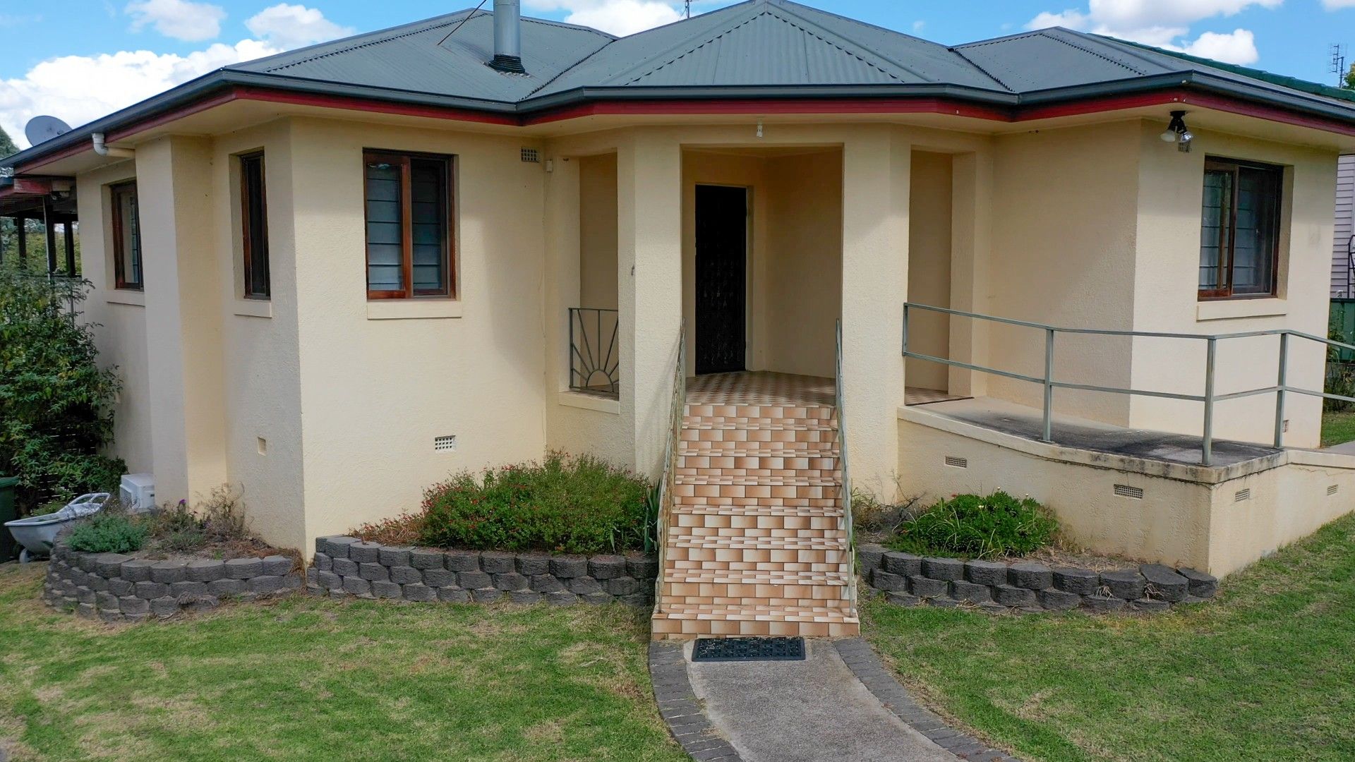 65 Molesworth Street, Tenterfield NSW 2372 House For Rent 450 Domain