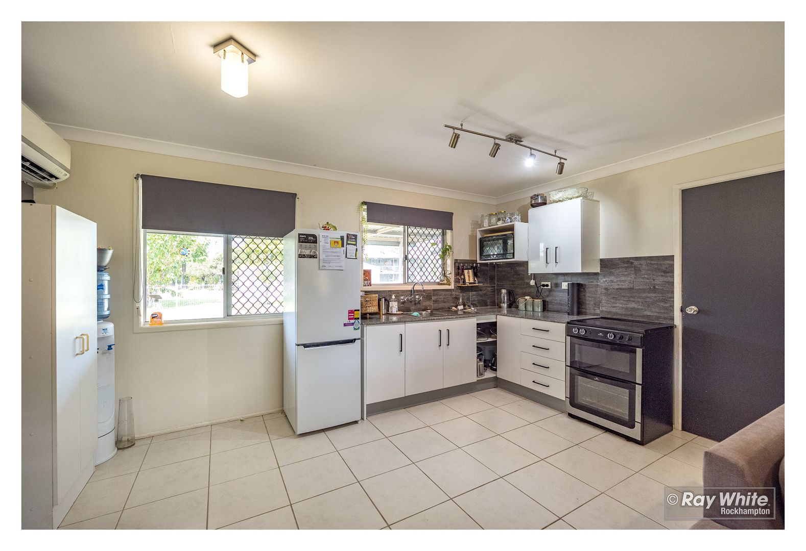 84 Stenlake Avenue, Kawana QLD 4701, Image 2