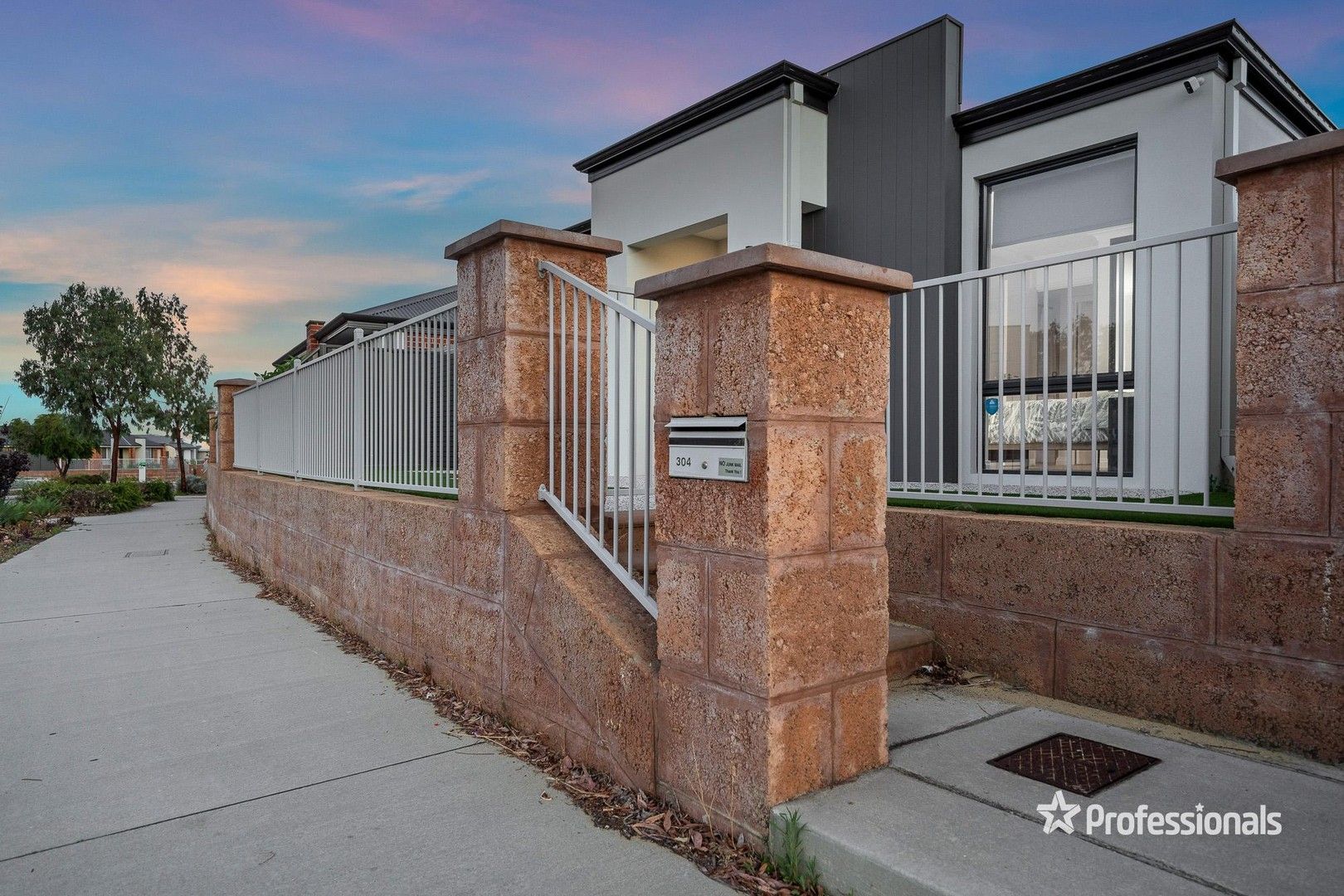 3 bedrooms House in 304 Grandis Boulevard BANKSIA GROVE WA, 6031