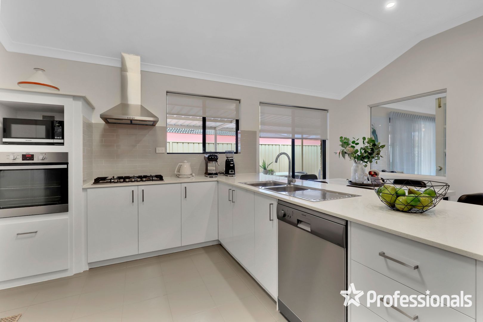 15 Tobermory Pass, Canning Vale WA 6155, Image 2