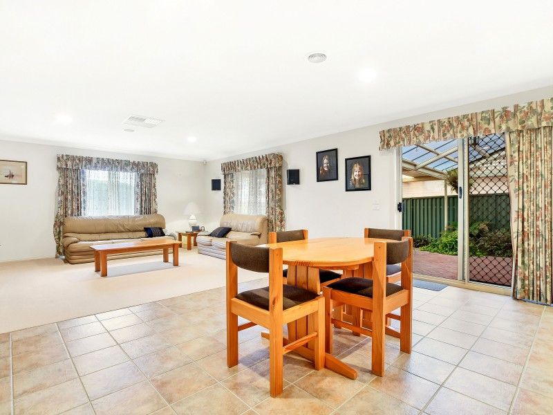 9 Cobblestone Drive, Attwood VIC 3049, Image 2