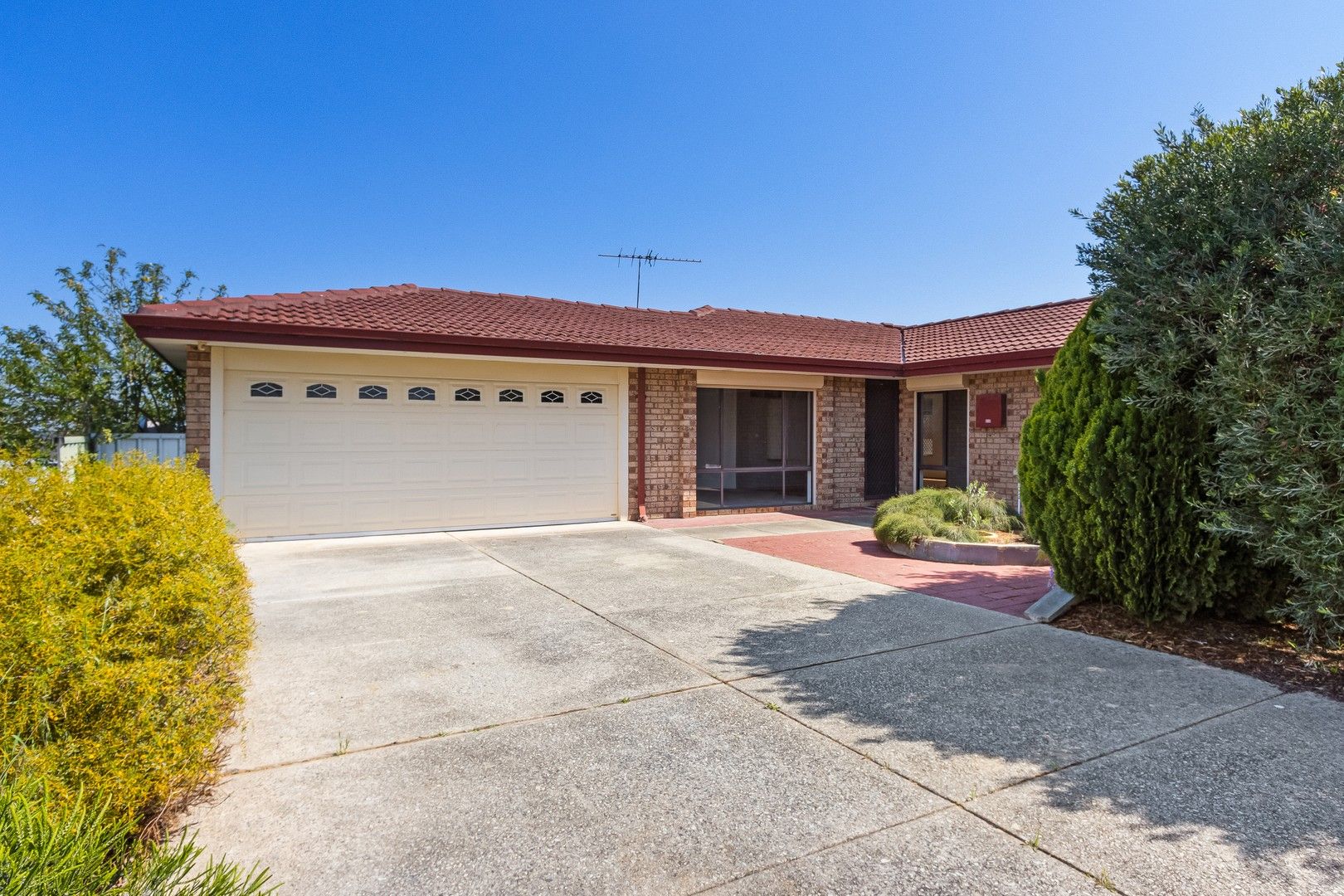 3 bedrooms House in 125 Parmelia Avenue PARMELIA WA, 6167