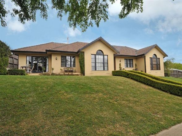4 bedrooms House in 21 Mairinger Crescent BOWRAL NSW, 2576