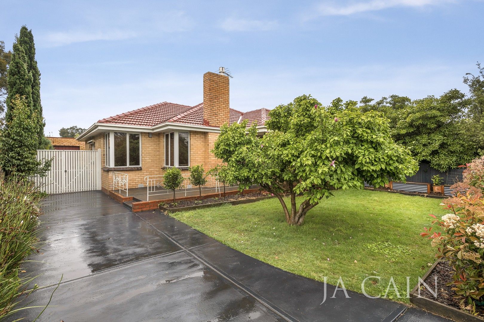 3 bedrooms House in 5 Rae Street BENTLEIGH EAST VIC, 3165