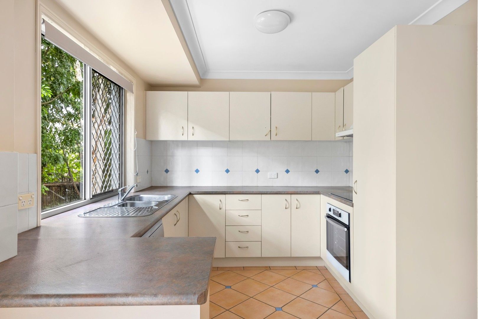 3 bedrooms Townhouse in 5/31 Osterley Road CARINA HEIGHTS QLD, 4152