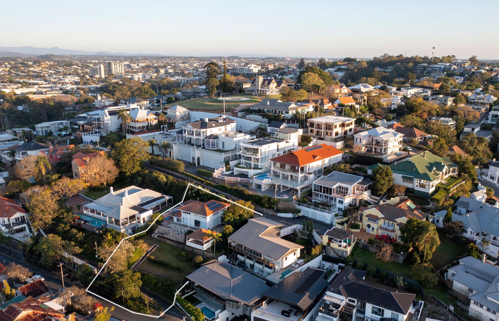 42 Hillside Crescent, Hamilton Property History & Address Research