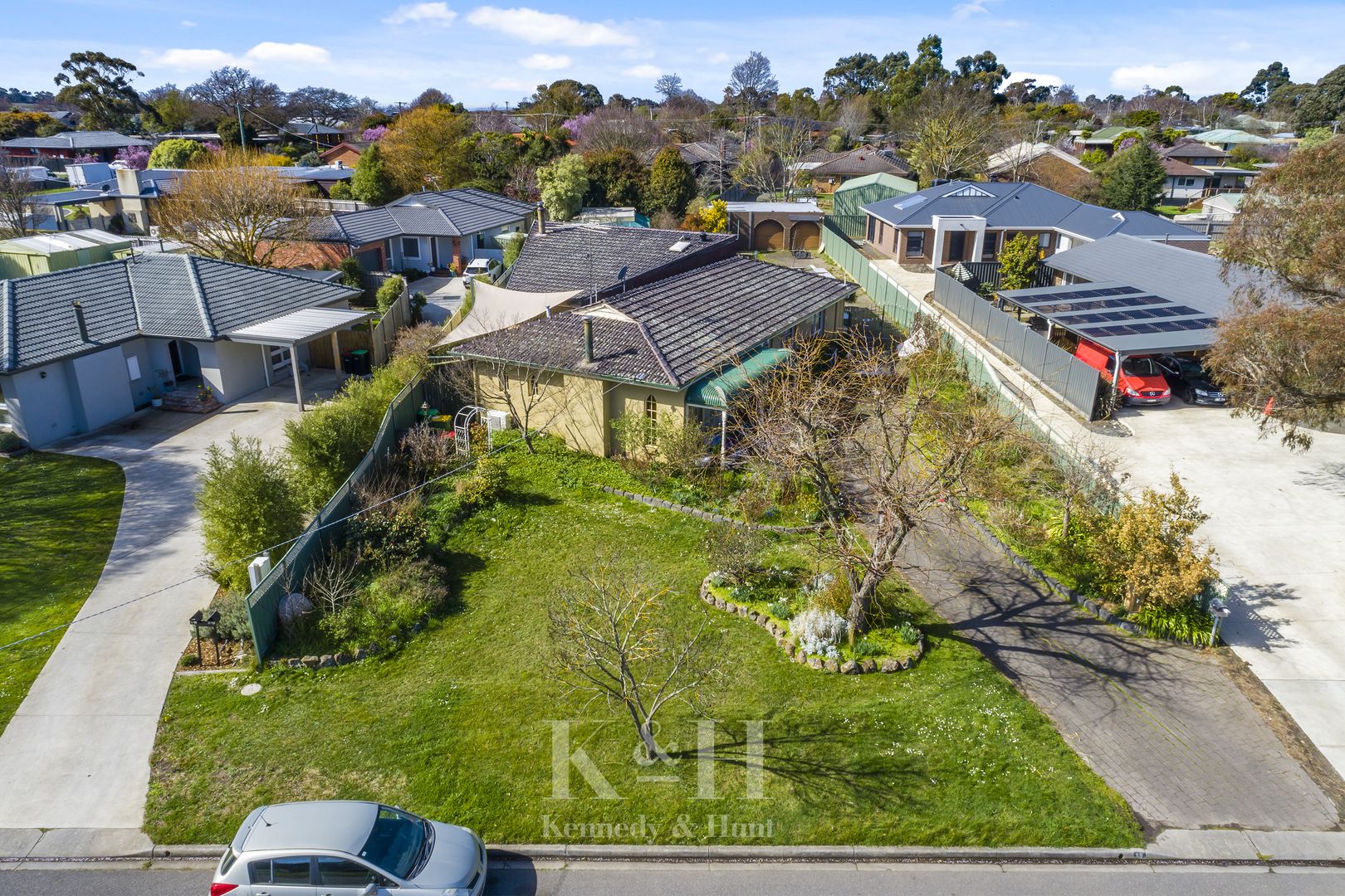 13 Worcester Road, Gisborne VIC 3437, Image 2