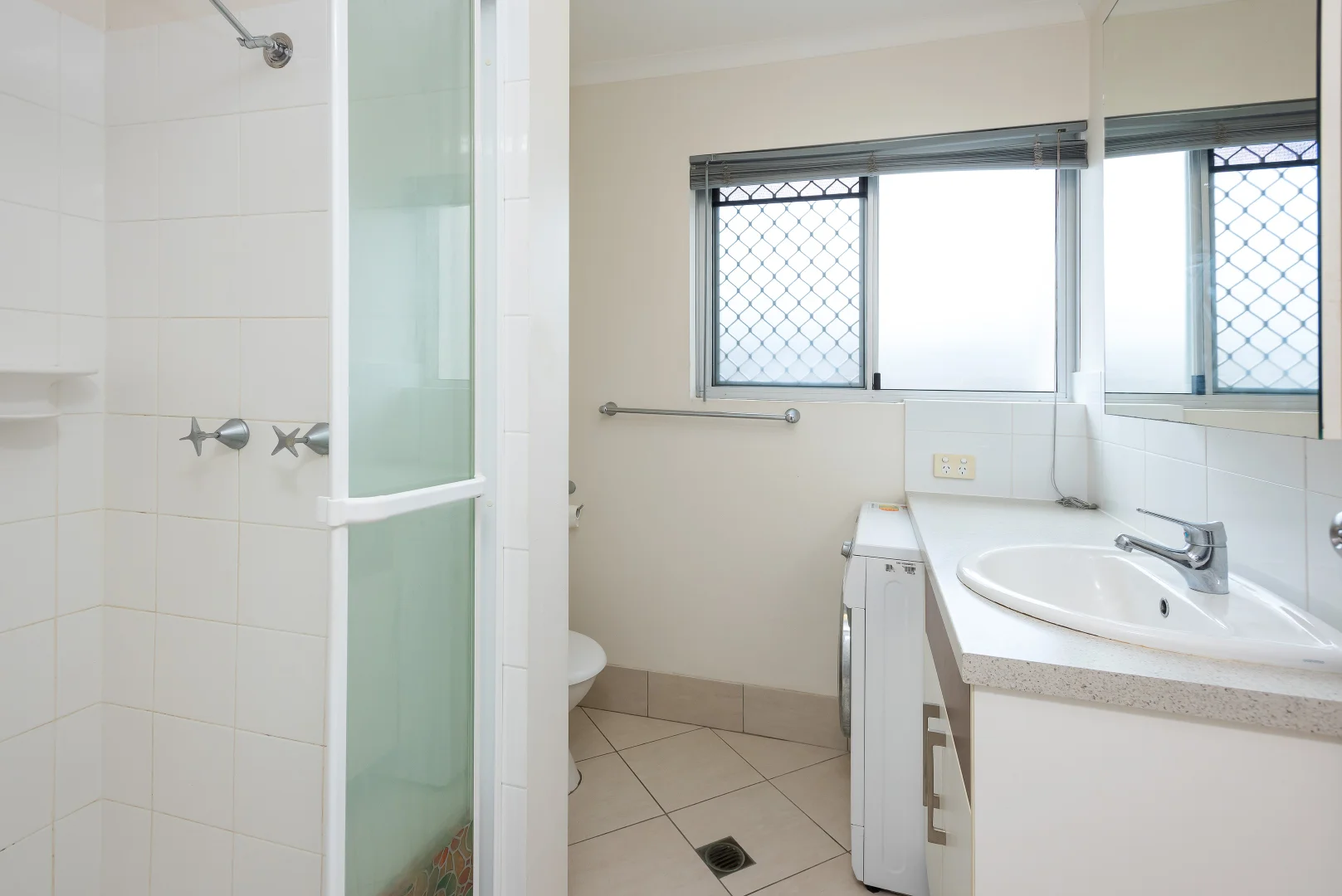 Additional image 4 of 2/27 Mallard Avenue, Paradise Point QLD 4216