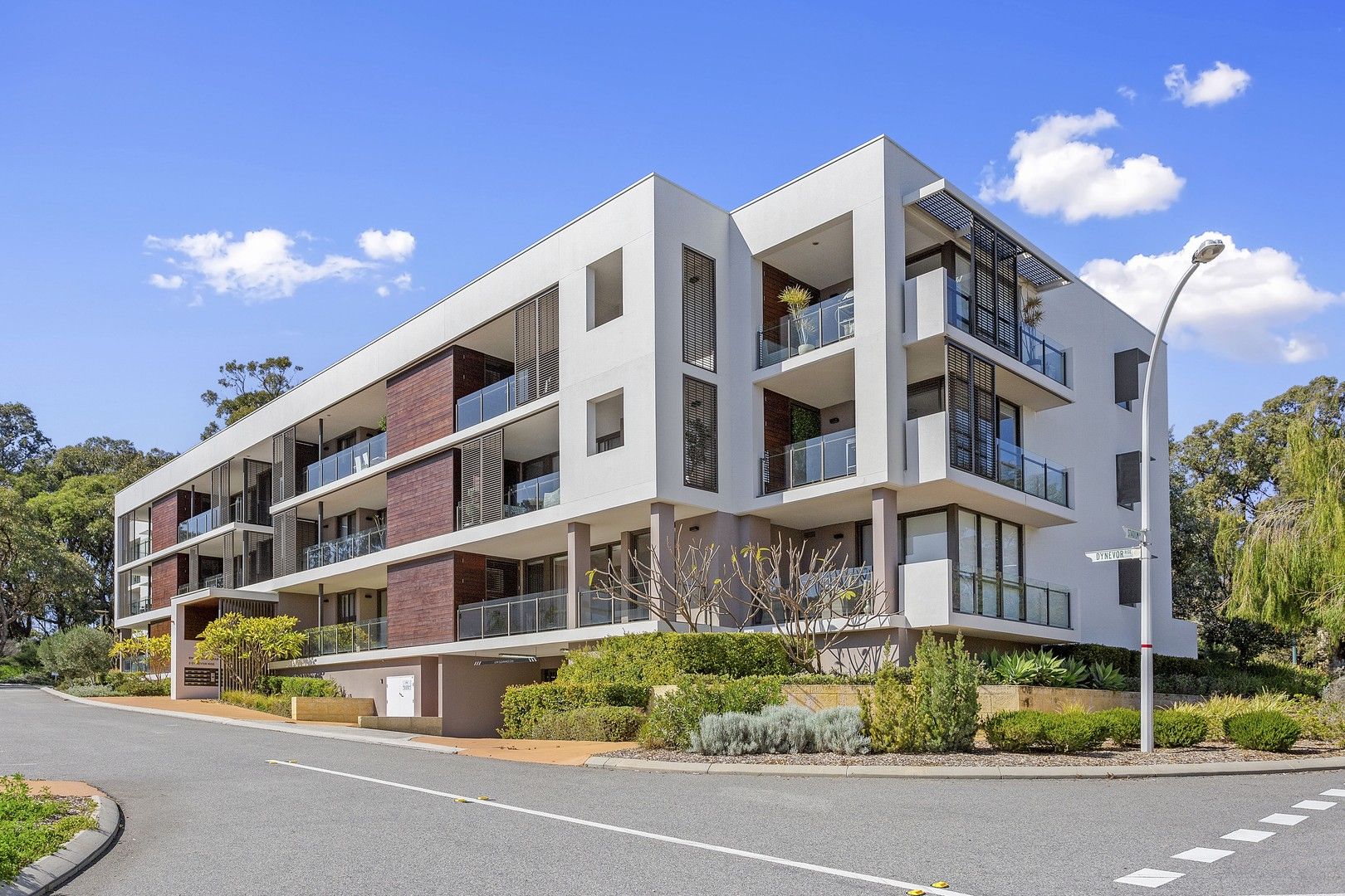 2 bedrooms Apartment / Unit / Flat in 2/2 Dynevor Rise FLOREAT WA, 6014