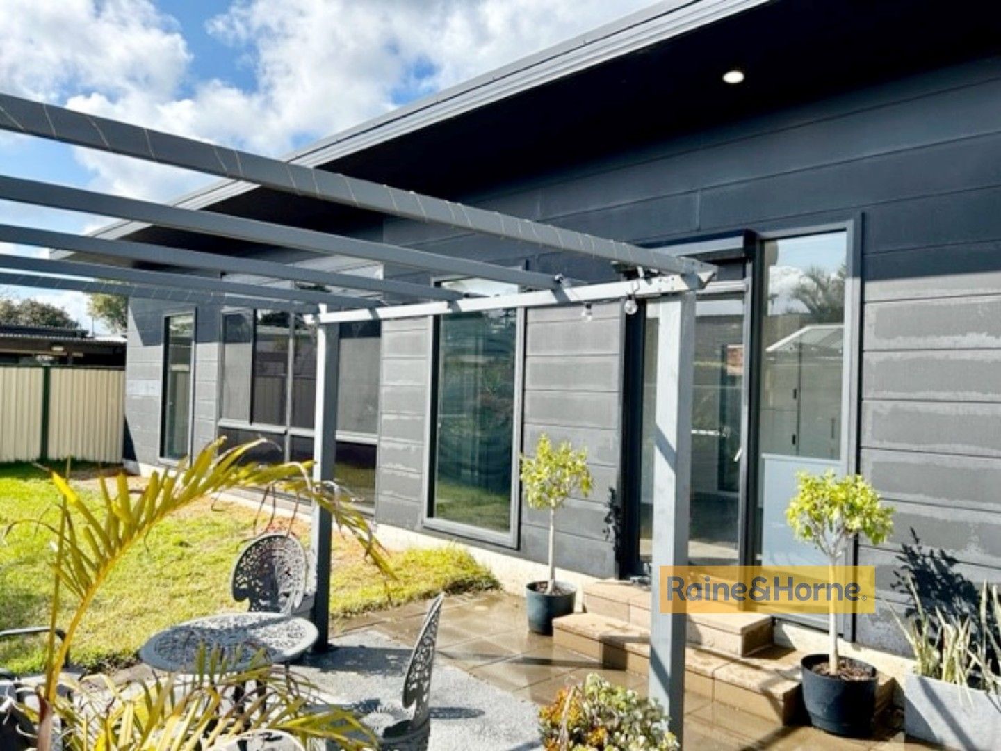 1 bedrooms House in 24A Victoria Rd WOY WOY NSW, 2256