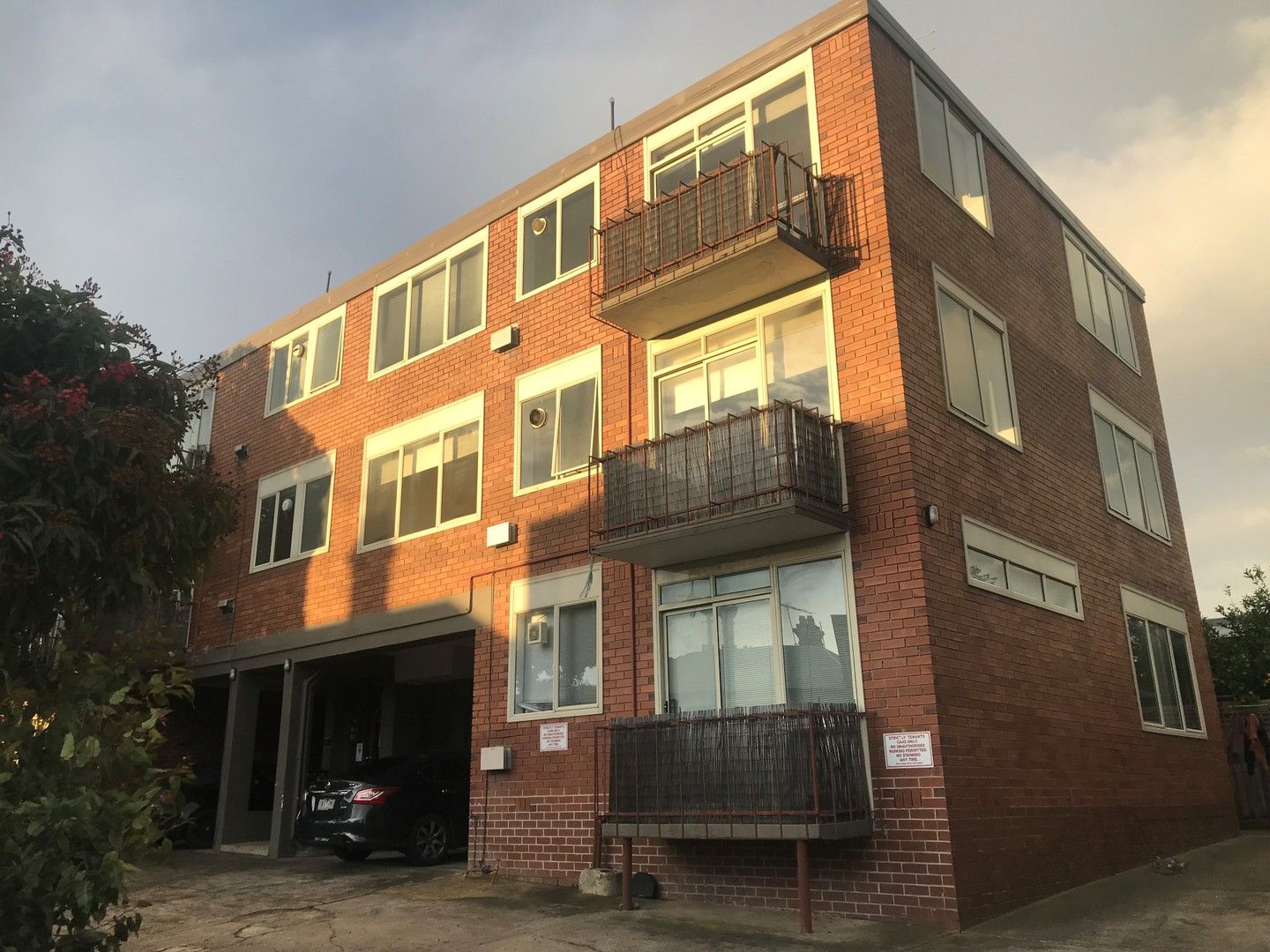 1 bedrooms Apartment / Unit / Flat in 3/22 High St WINDSOR VIC, 3181