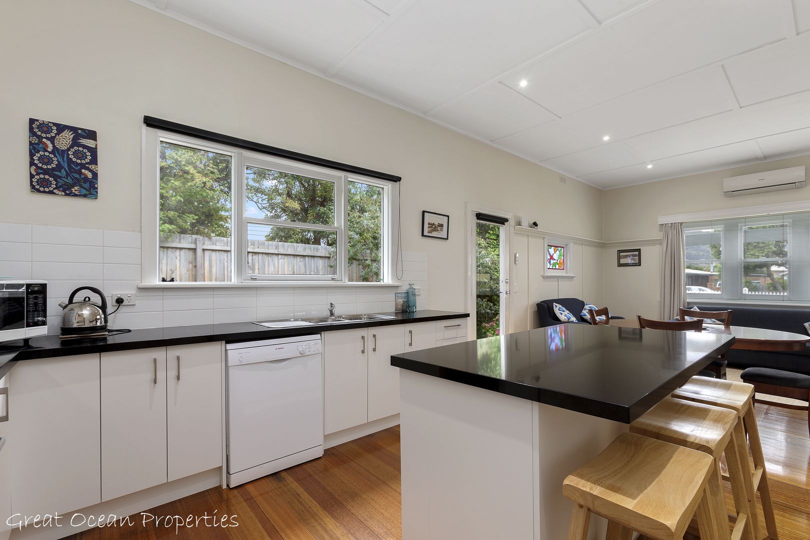 15 Moore Street, Apollo Bay VIC 3233, Image 2