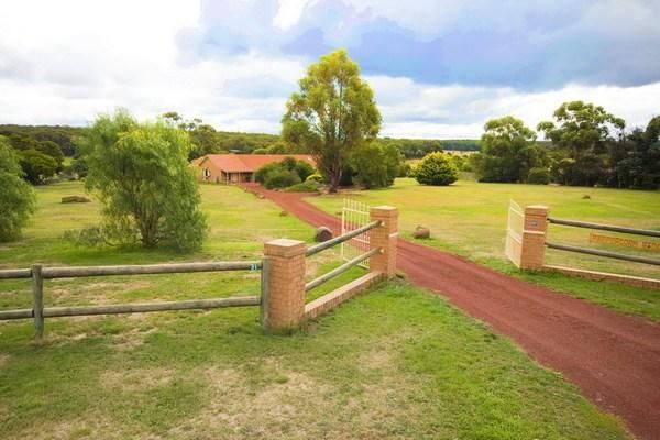 31 Heather Road, Gisborne VIC 3437, Image 1