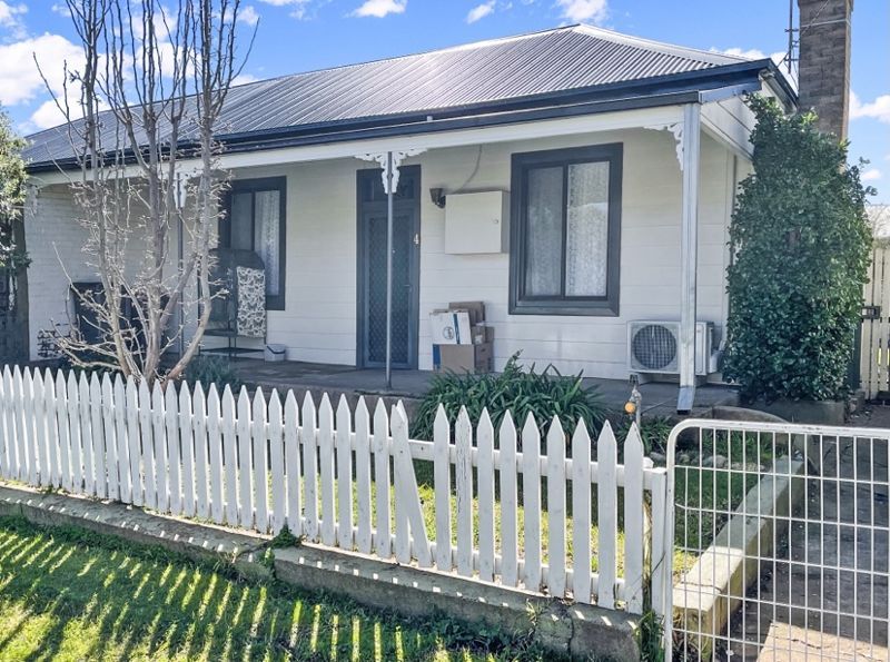 2 bedrooms House in 4 Broadway JUNEE NSW, 2663