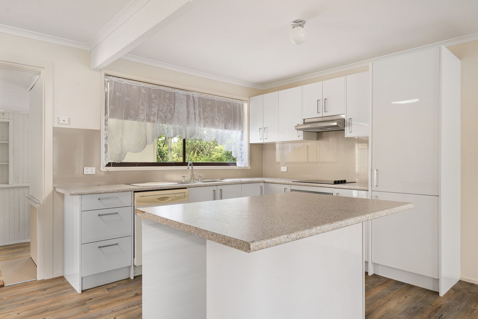 24 Washington Lane, Woodend VIC 3442 House For Rent 510 Domain