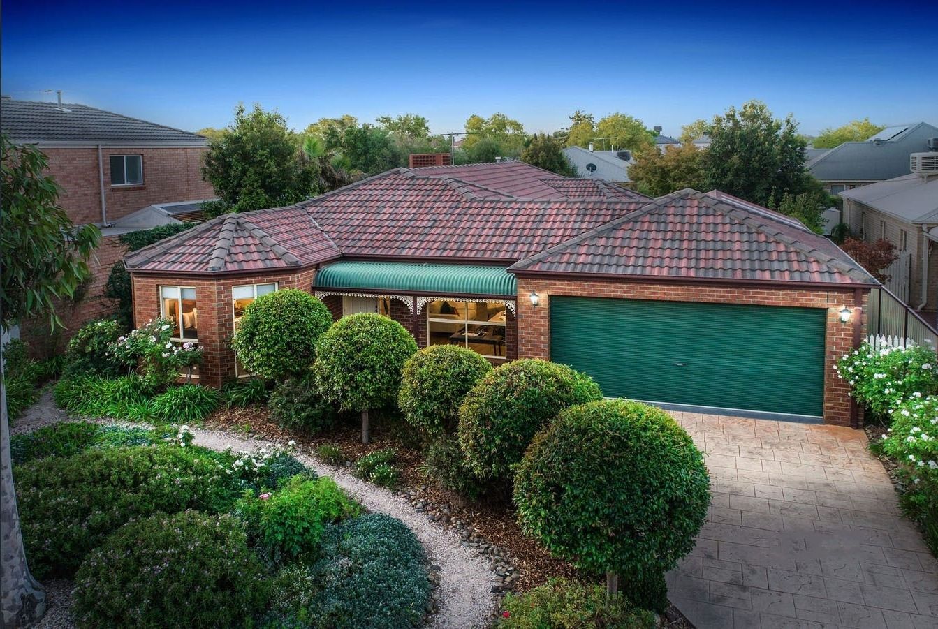 3 bedrooms House in 17 Glenbrook Gardens BROOKFIELD VIC, 3338