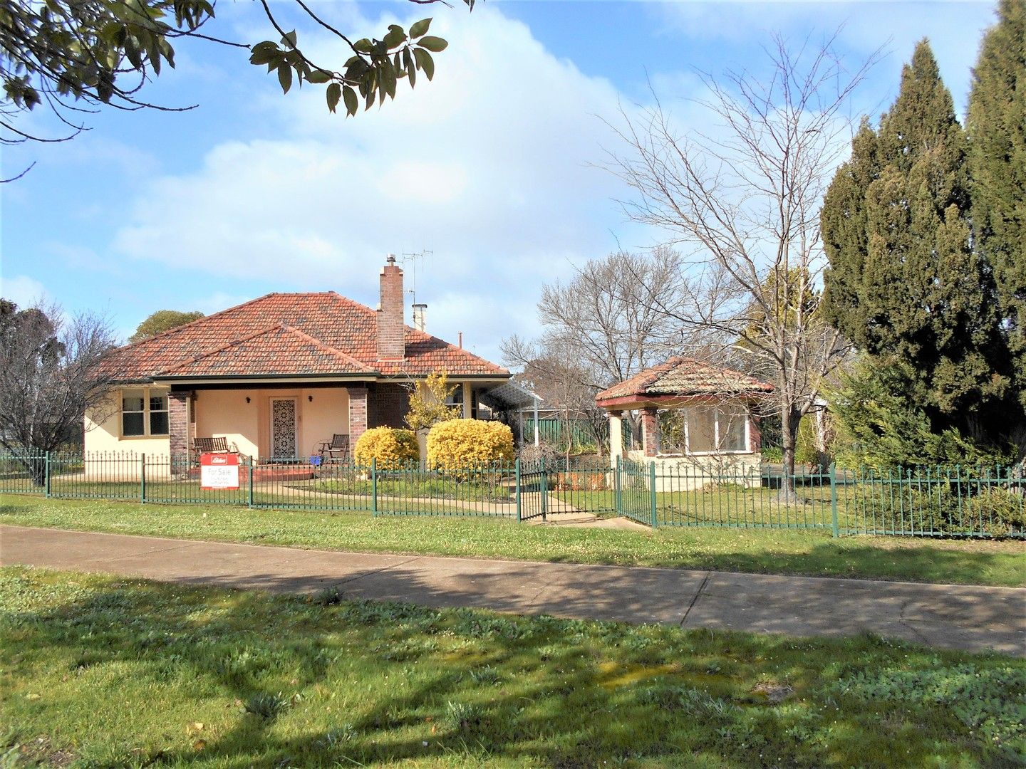 4 bedrooms House in 2 Kobeelya Avenue KATANNING WA, 6317