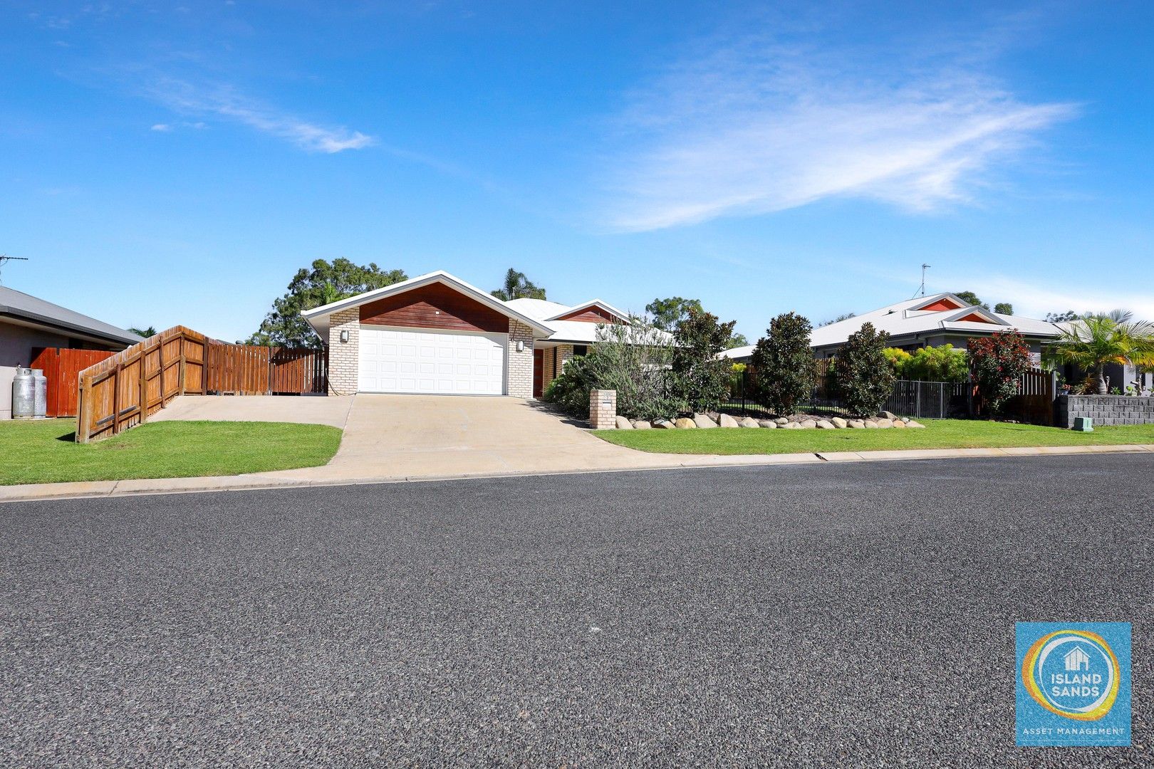 4 bedrooms House in 33 Jeana Close BOYNE ISLAND QLD, 4680