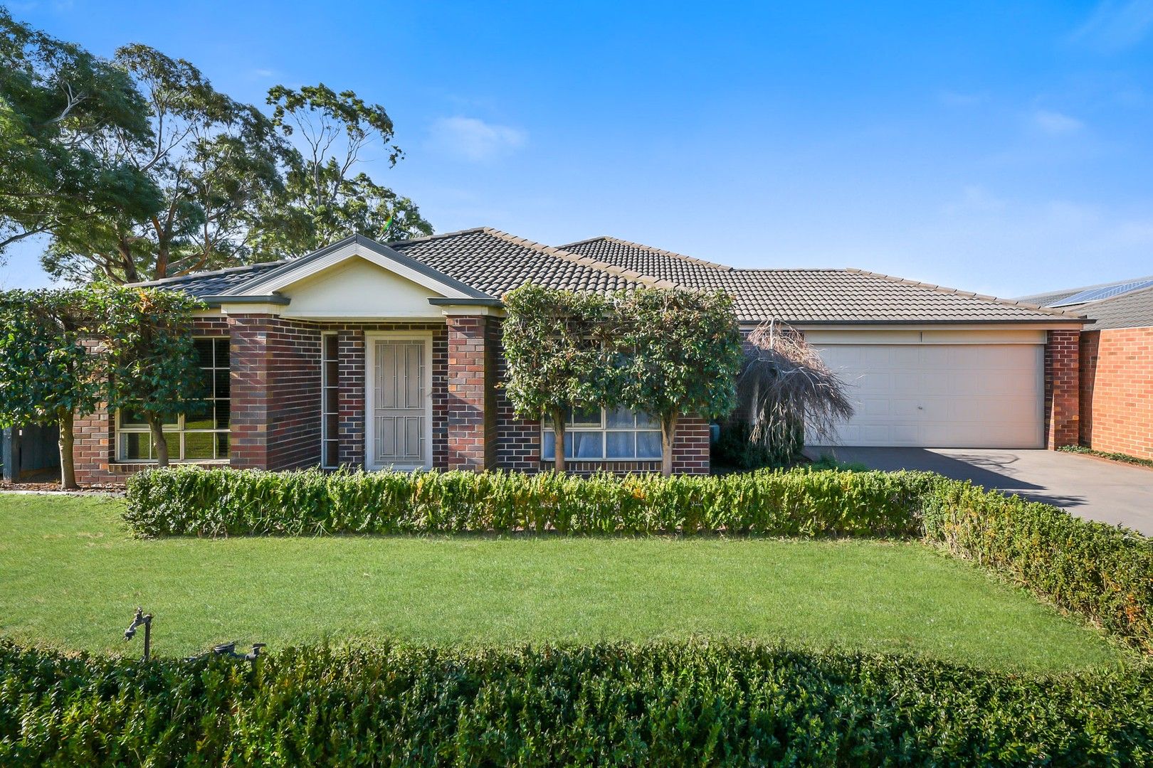 4 bedrooms House in 1 Talinga Court BERWICK VIC, 3806