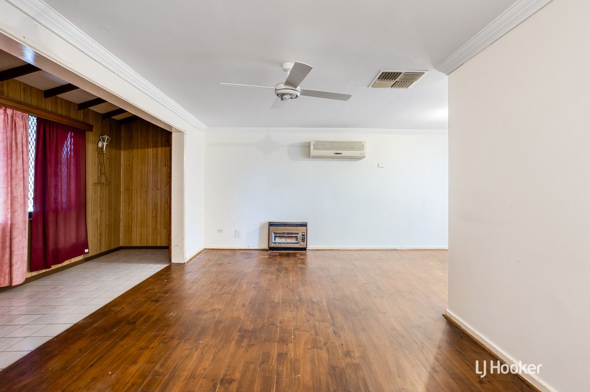 2 Dulkara Avenue, Craigmore SA 5114, Image 0